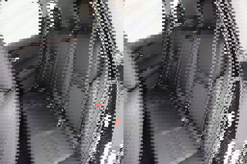 Used 2023 Nissan Rogue SV w/ SV Premium Package image 11