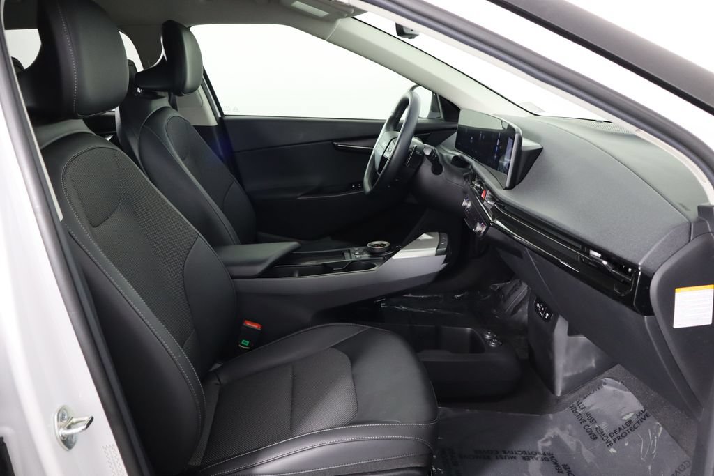 Used 2025 Kia EV6 Light w/ Light LR Technology Package RWD image 18
