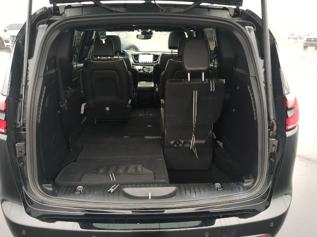 Used 2025 Chrysler Pacifica Limited FWD image 28
