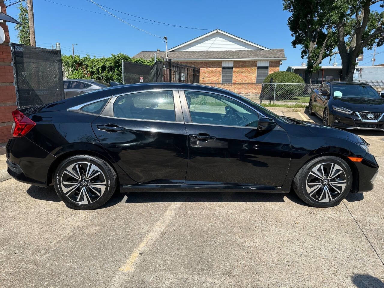 Used 2017 Honda Civic EX-T image 4