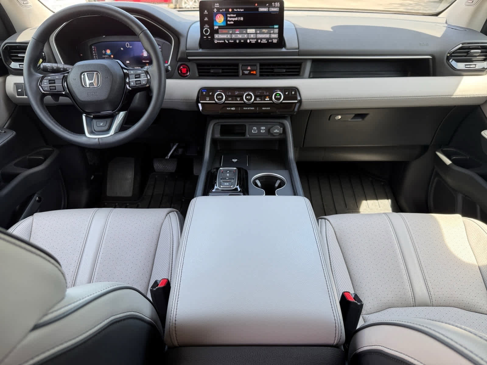 Used 2025 Honda Pilot Elite image 13