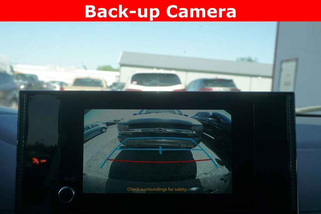 Used 2025 Toyota Sienna LE AWD/4WD image 7