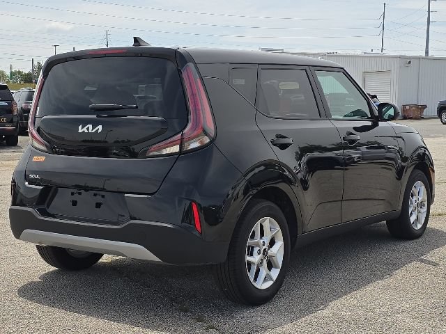 Used 2025 Kia Soul LX w/ LX Technology Package FWD image 5