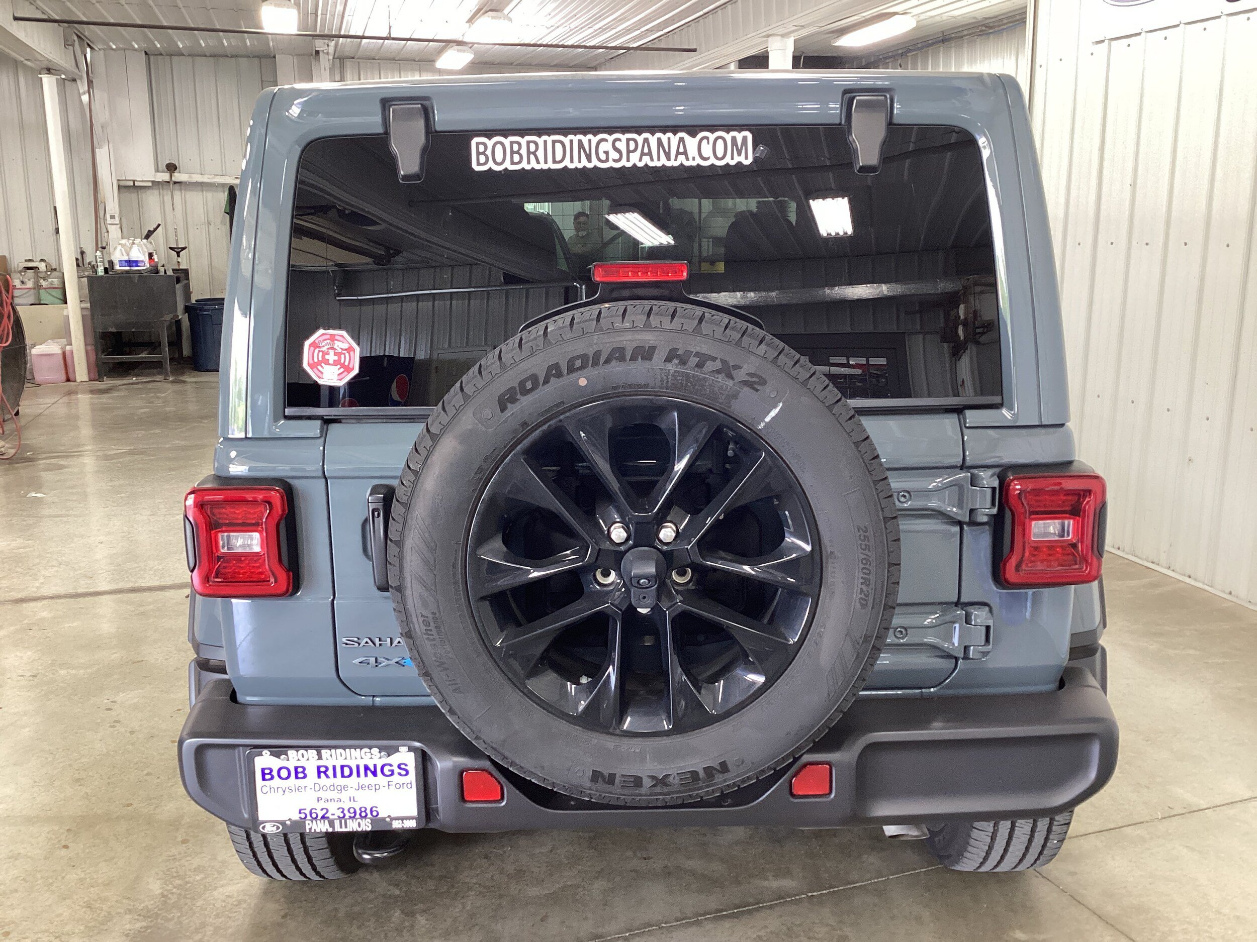 Used 2025 Jeep Wrangler Unlimited Sahara AWD/4WD image 4