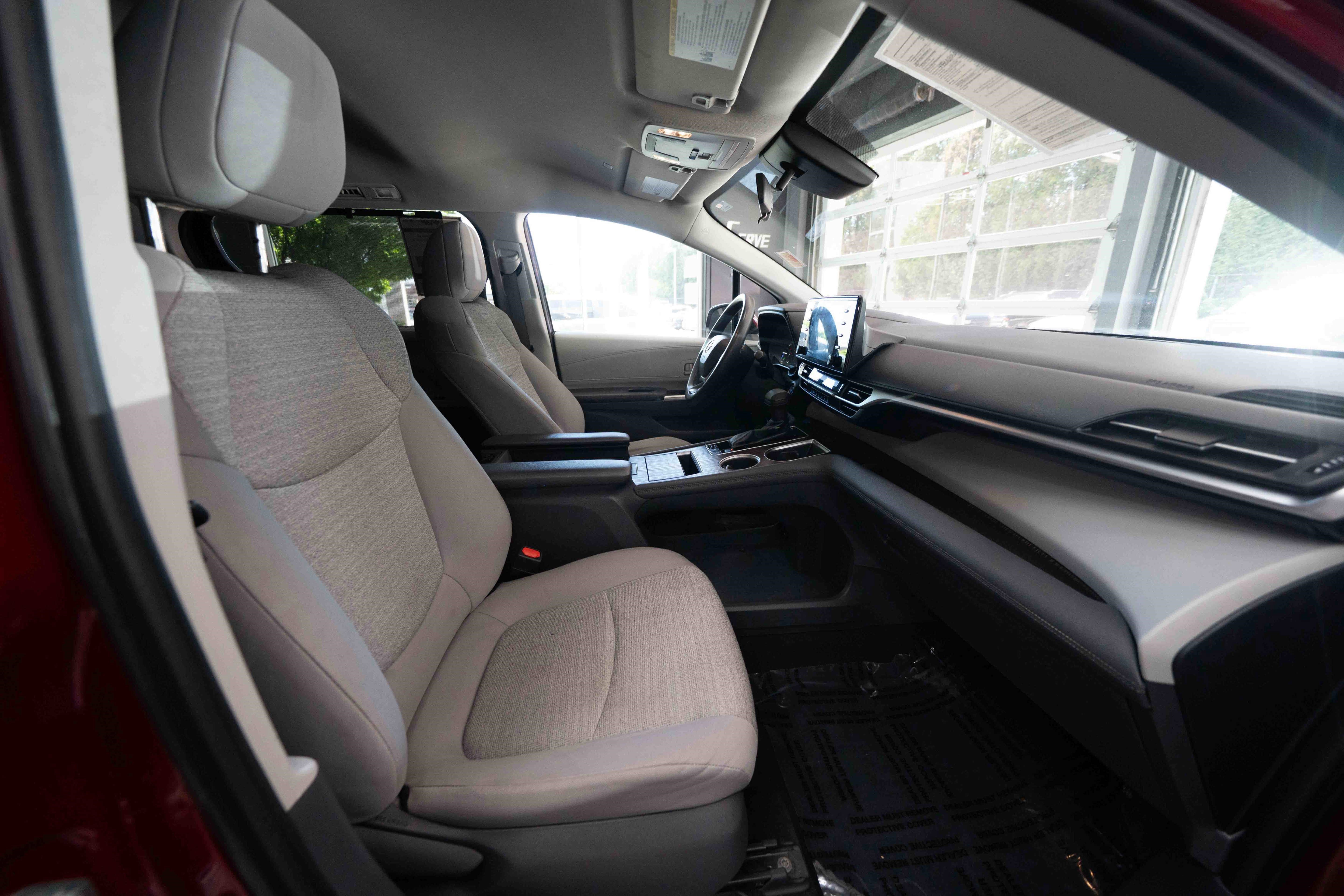 Used 2021 Toyota Sienna LE AWD/4WD image 27