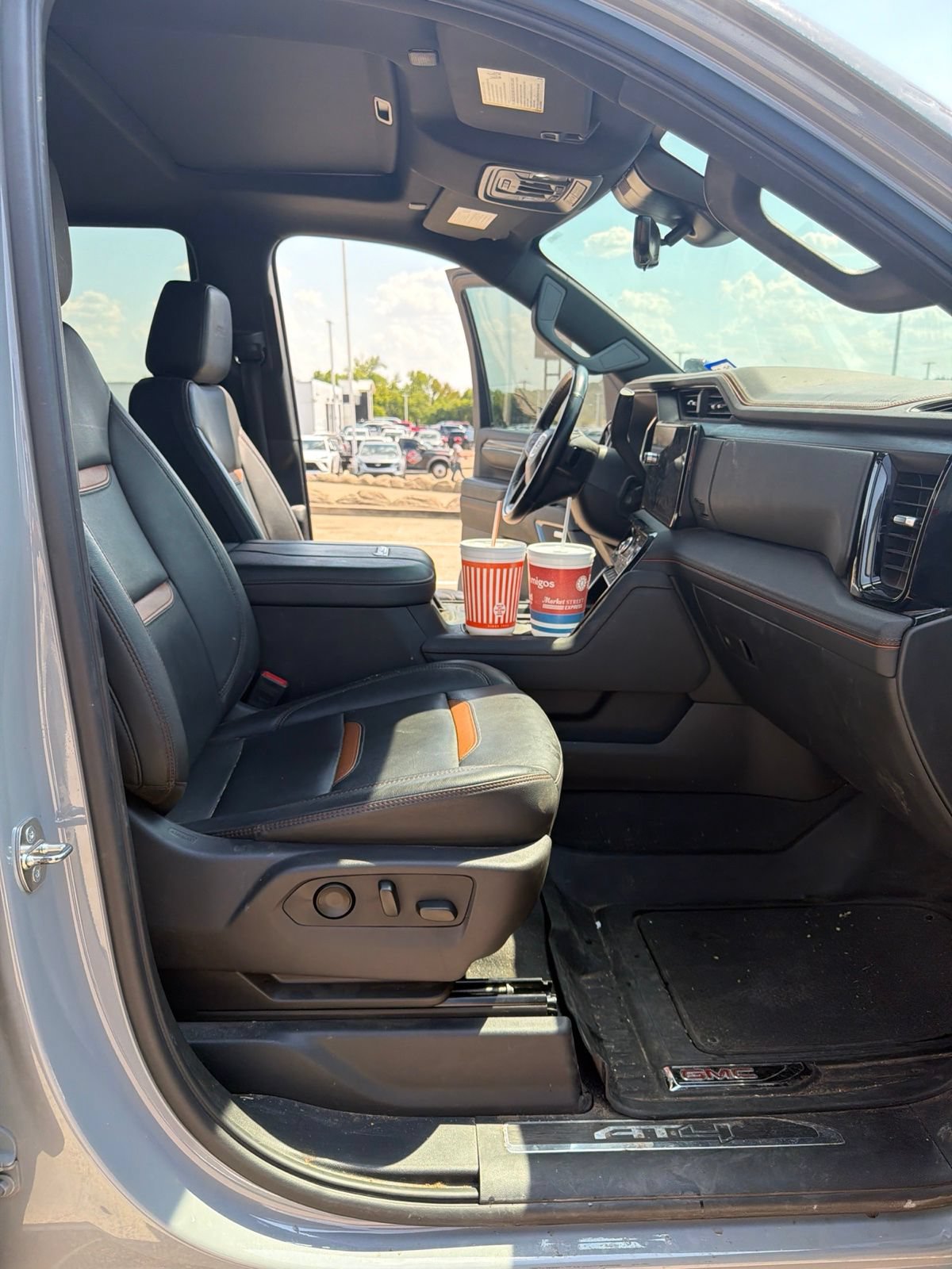 Used 2024 GMC Sierra 2500 AT4 w/ AT4 Premium Plus Package AWD/4WD image 17