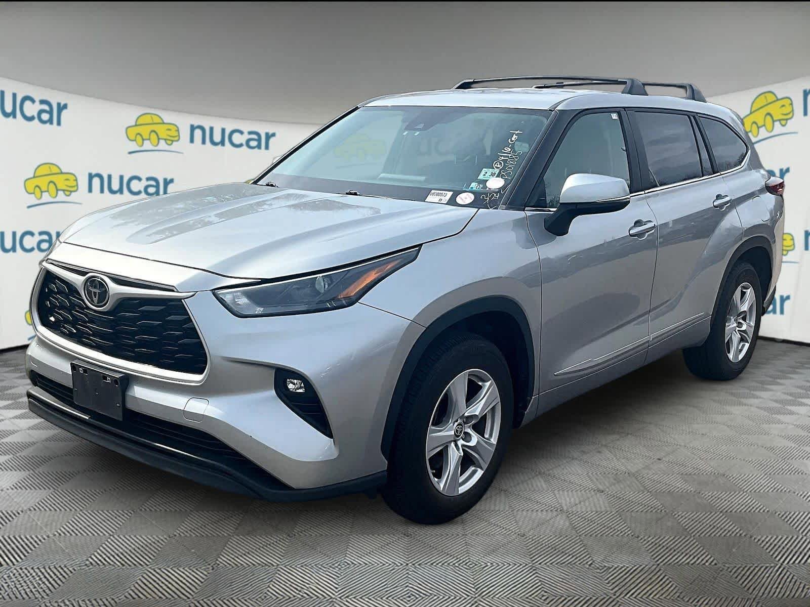 Used 2023 Toyota Highlander LE FWD image 2