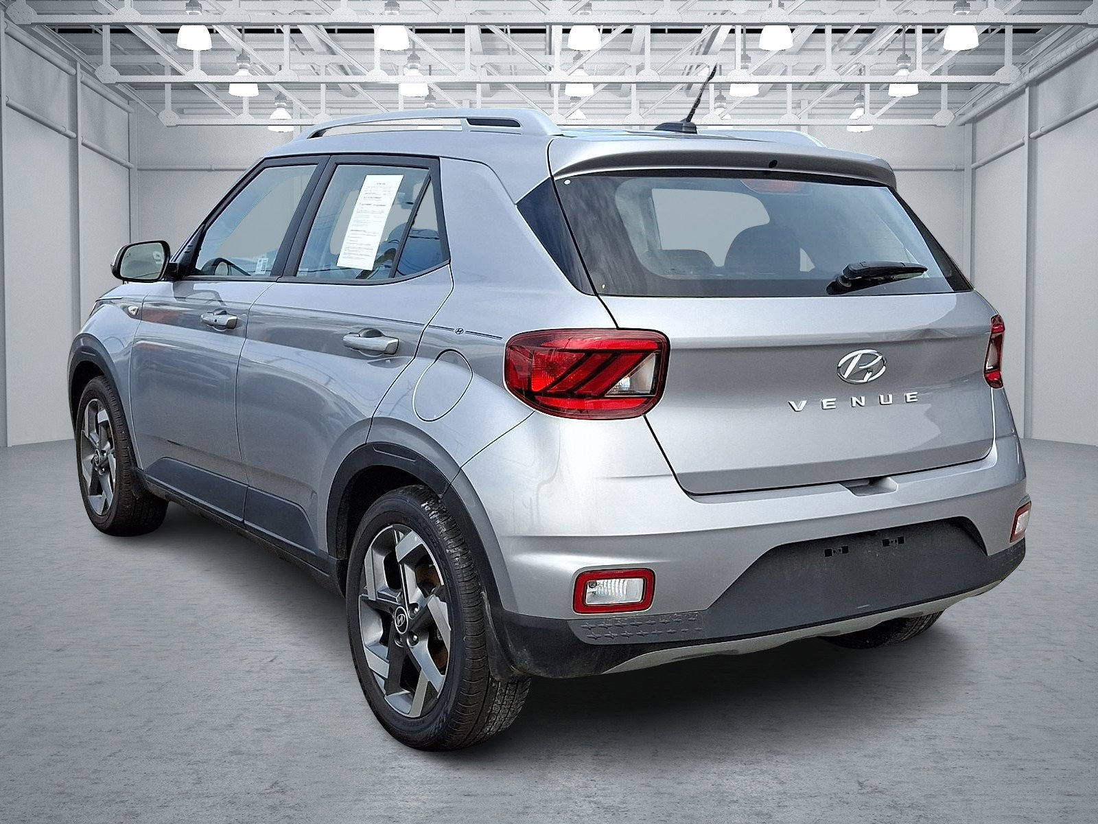 Used 2025 Hyundai Venue SEL image 4