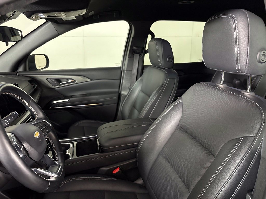 Used 2025 Chevrolet Traverse LT FWD image 18