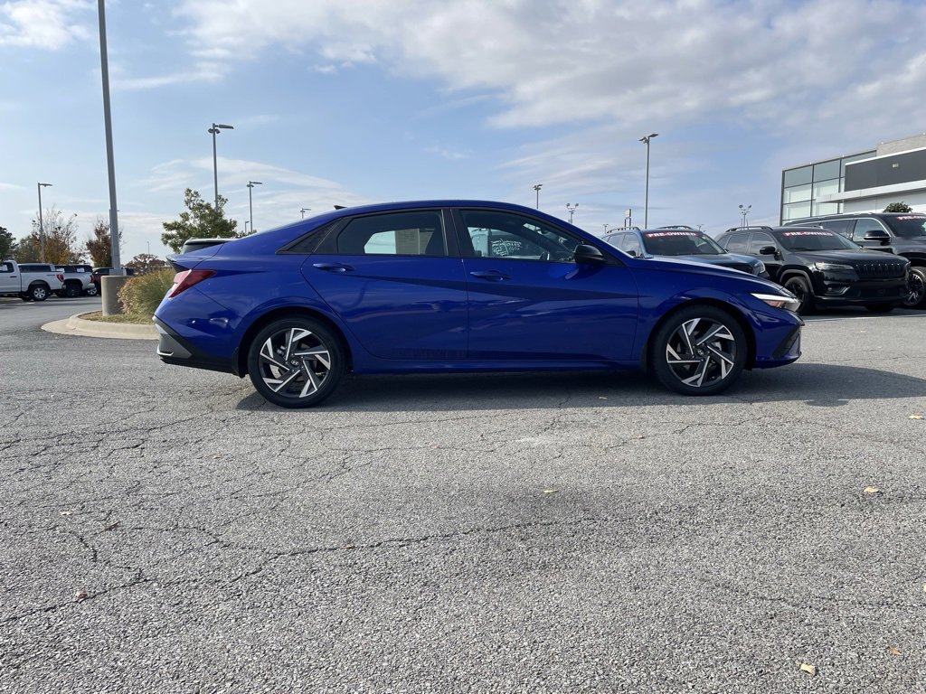 Used 2025 Hyundai Elantra Sport image 8