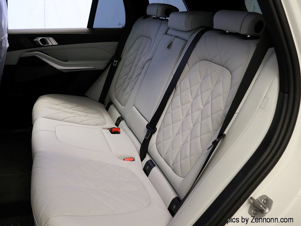 New 2026 BMW X5 xDrive40i w/ M Sport Package AWD/4WD image 12