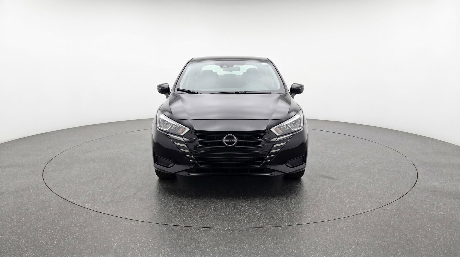 Used 2025 Nissan Versa SV image 2