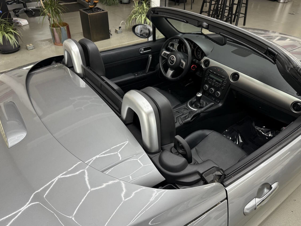 Used 2009 MAZDA MX-5 Miata Grand Touring w/ Premium Pkg RWD image 26