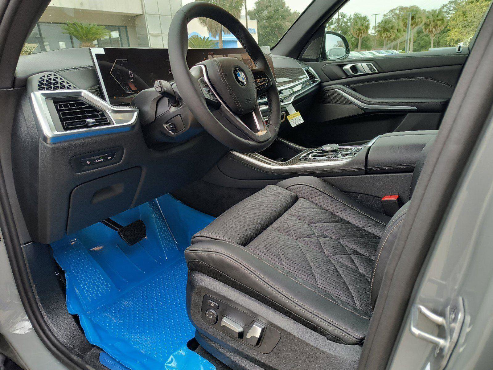 New 2025 BMW X5 xDrive40i w/ Parking Assistance Package image 2