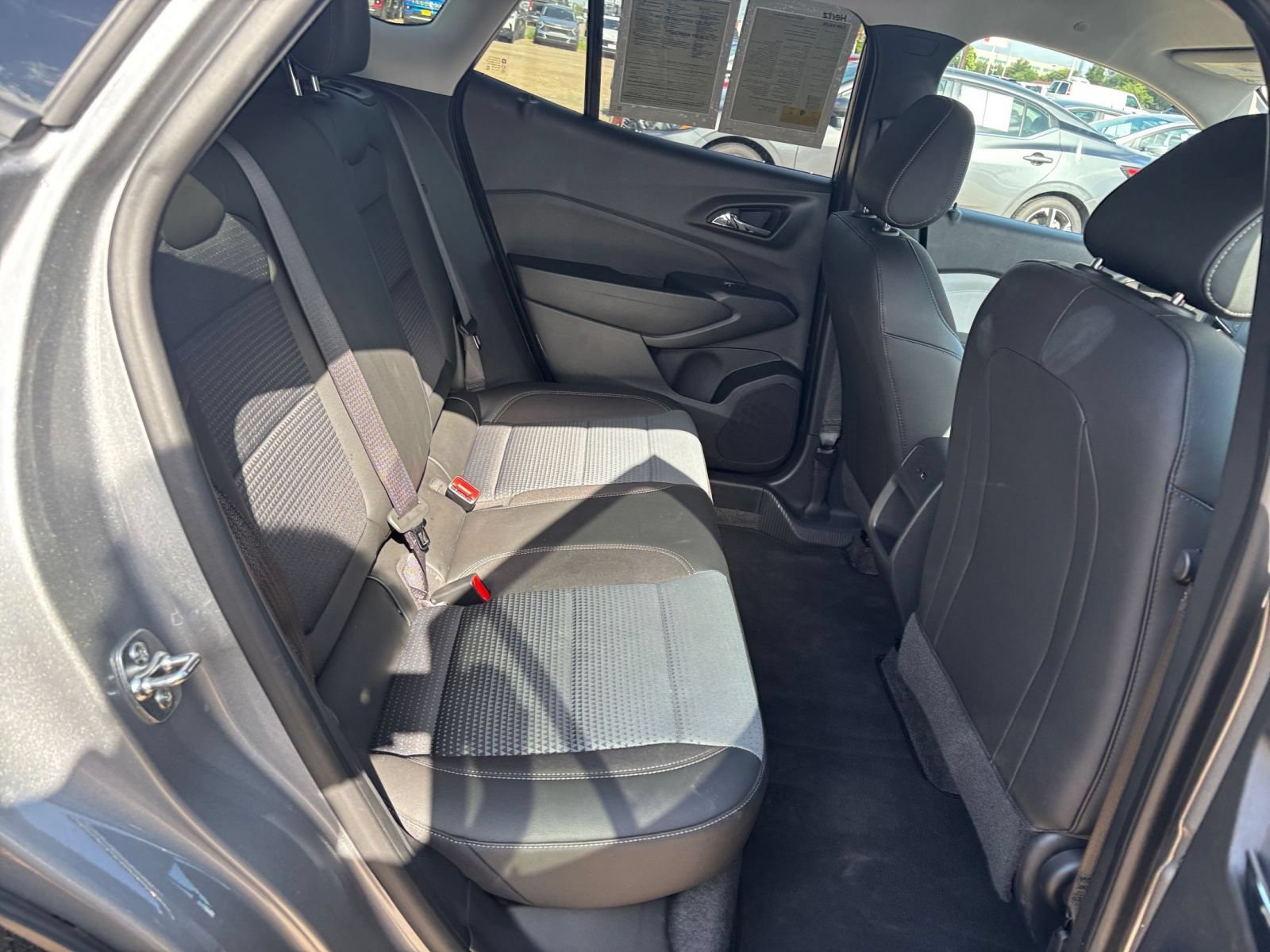 Used 2025 Chevrolet Trax LT w/ LT Convenience Package FWD image 24