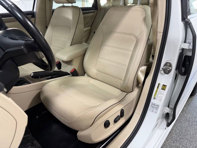 Used 2018 Volkswagen Passat 2.0T SE FWD image 21