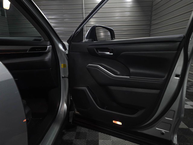 Used 2022 Toyota Highlander XLE image 33