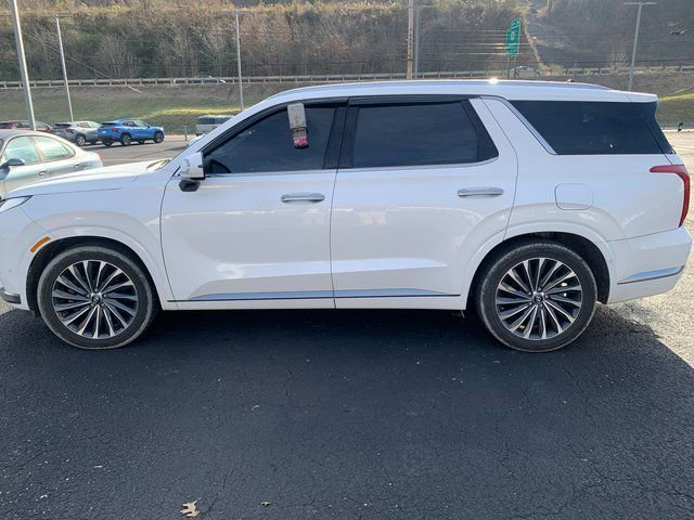 Used 2023 Hyundai Palisade Calligraphy image 7