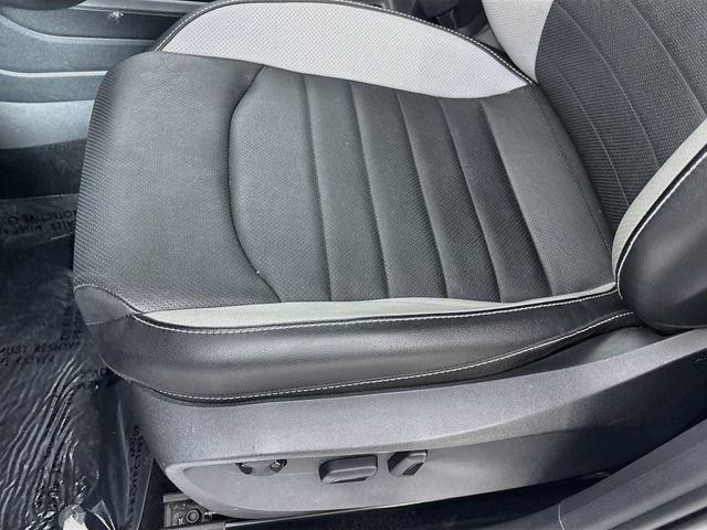 Certified 2023 Volkswagen Taos SEL AWD/4WD image 21
