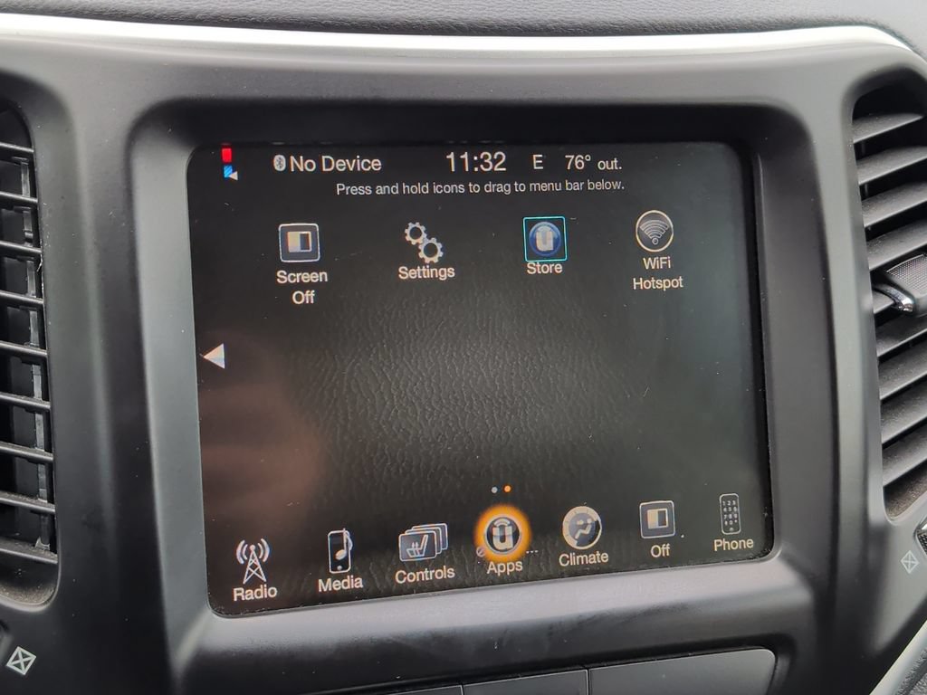 Used 2018 Jeep Cherokee Latitude Plus w/ Cold Weather Group AWD/4WD image 20