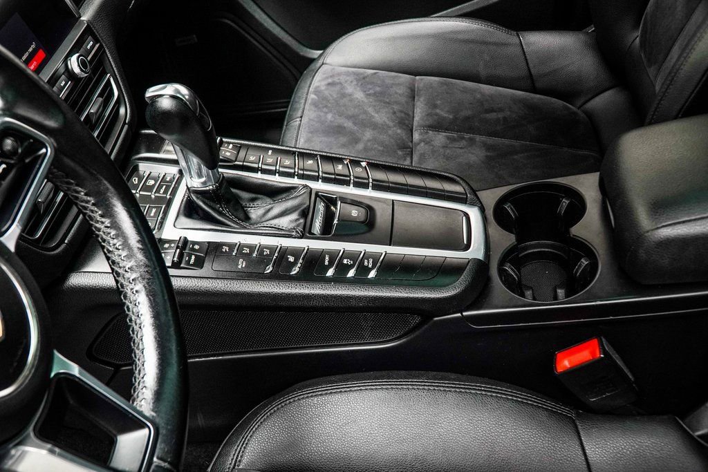 Used 2019 Porsche Macan Base image 17