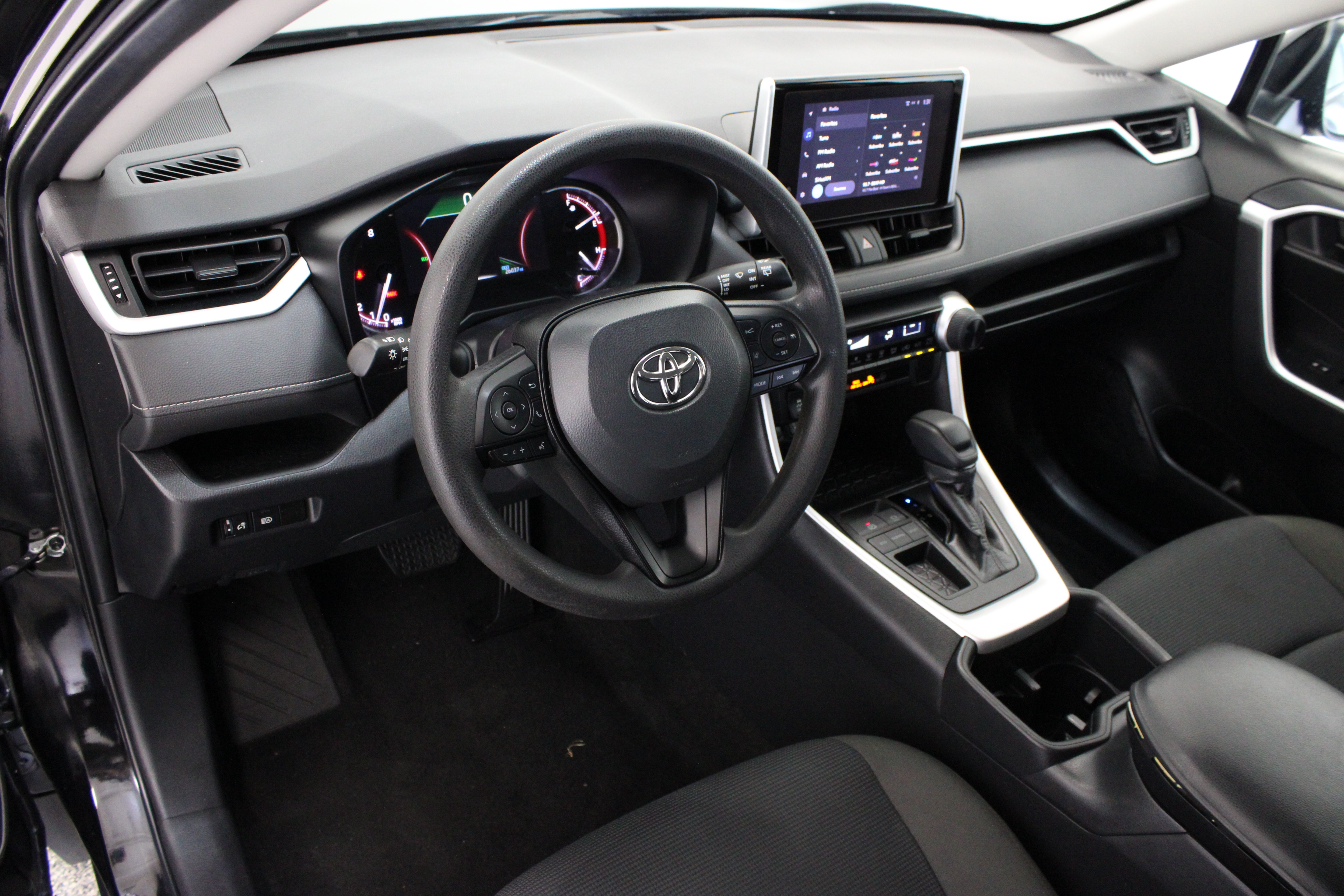 Used 2023 Toyota RAV4 LE FWD image 13