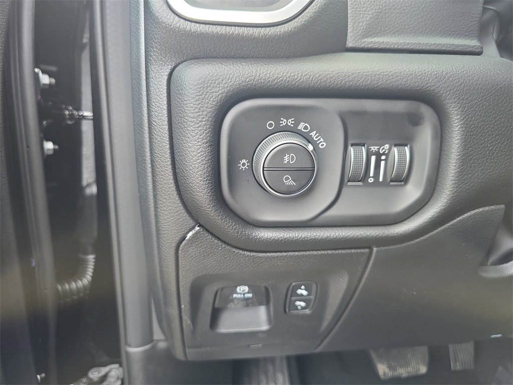 New 2026 RAM 1500 4x4 Crew Cab image 23