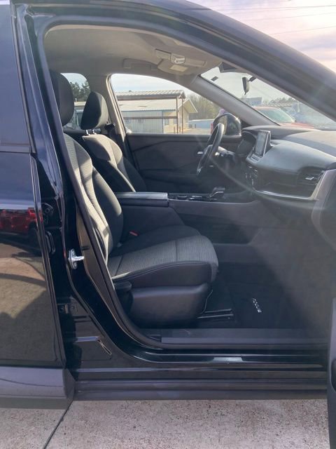 Used 2022 Nissan Rogue SV image 13