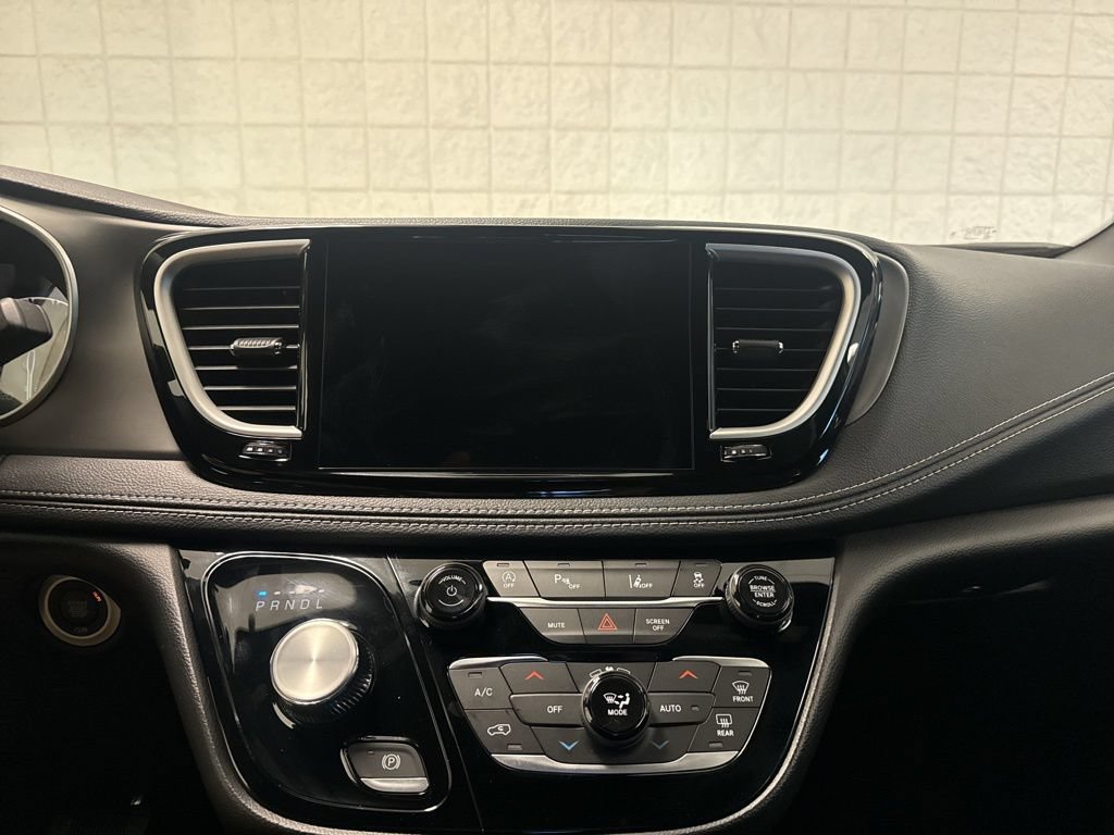 New 2027 Chrysler Pacifica Select AWD/4WD image 29