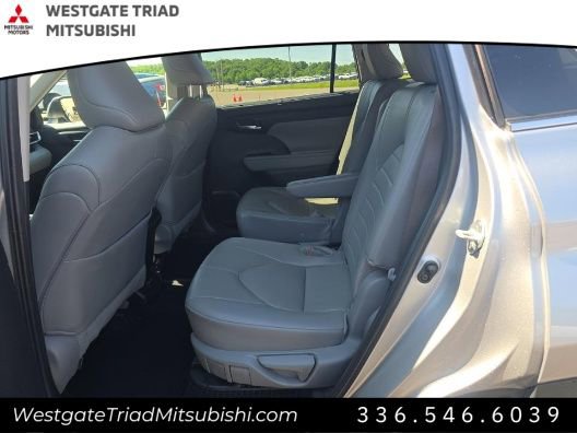 Used 2024 Toyota Highlander XLE AWD/4WD image 13
