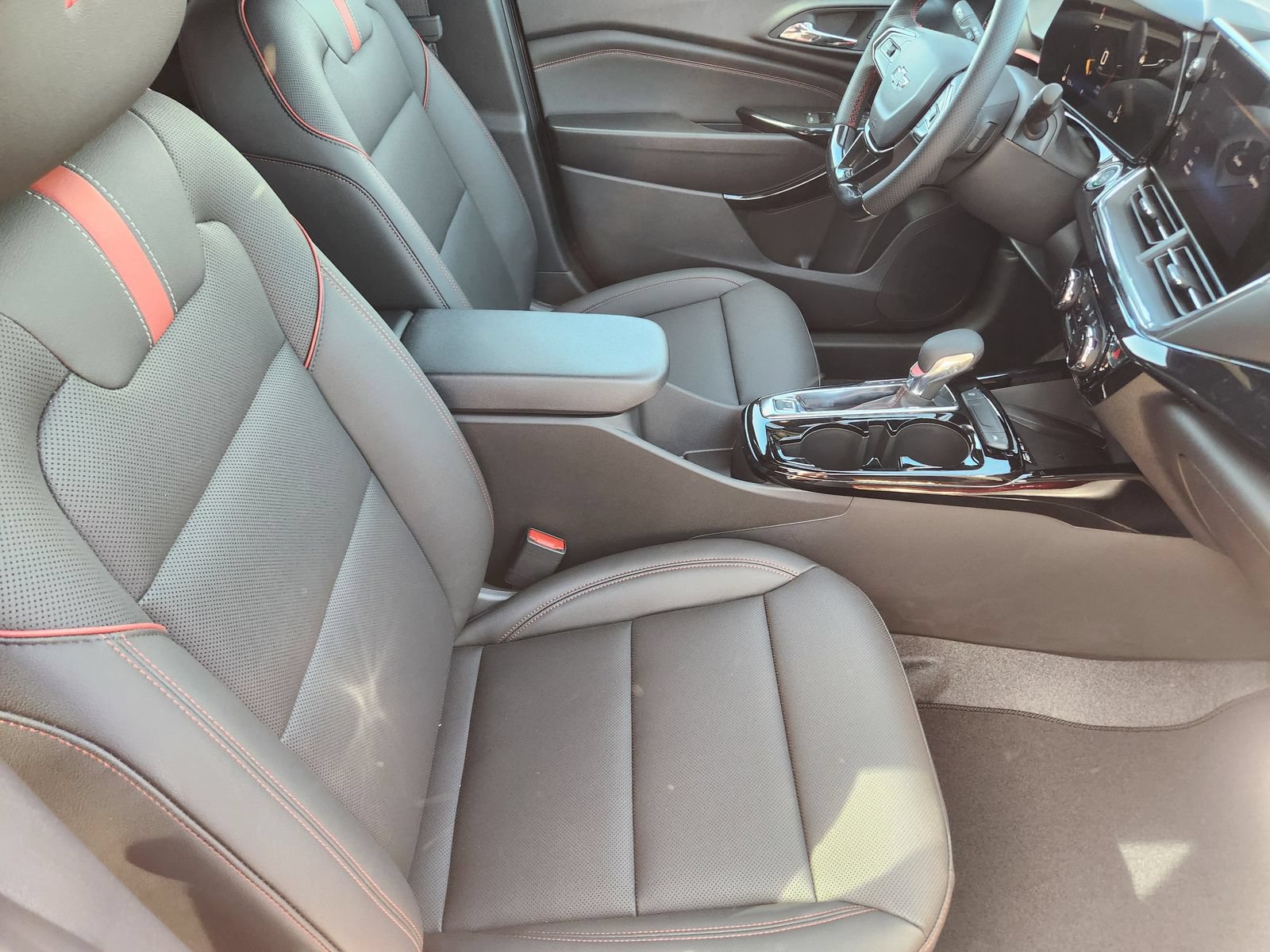 New 2026 Chevrolet Trax RS w/ Sunroof Package FWD image 14