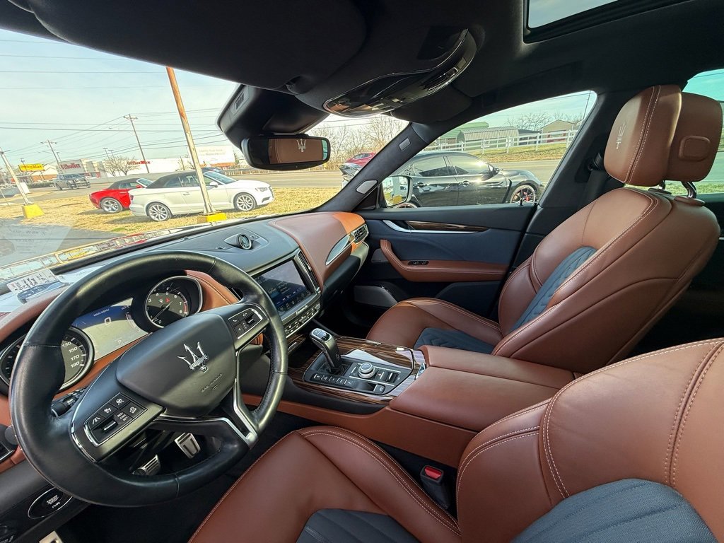 Used 2019 Maserati Levante GranLusso image 13