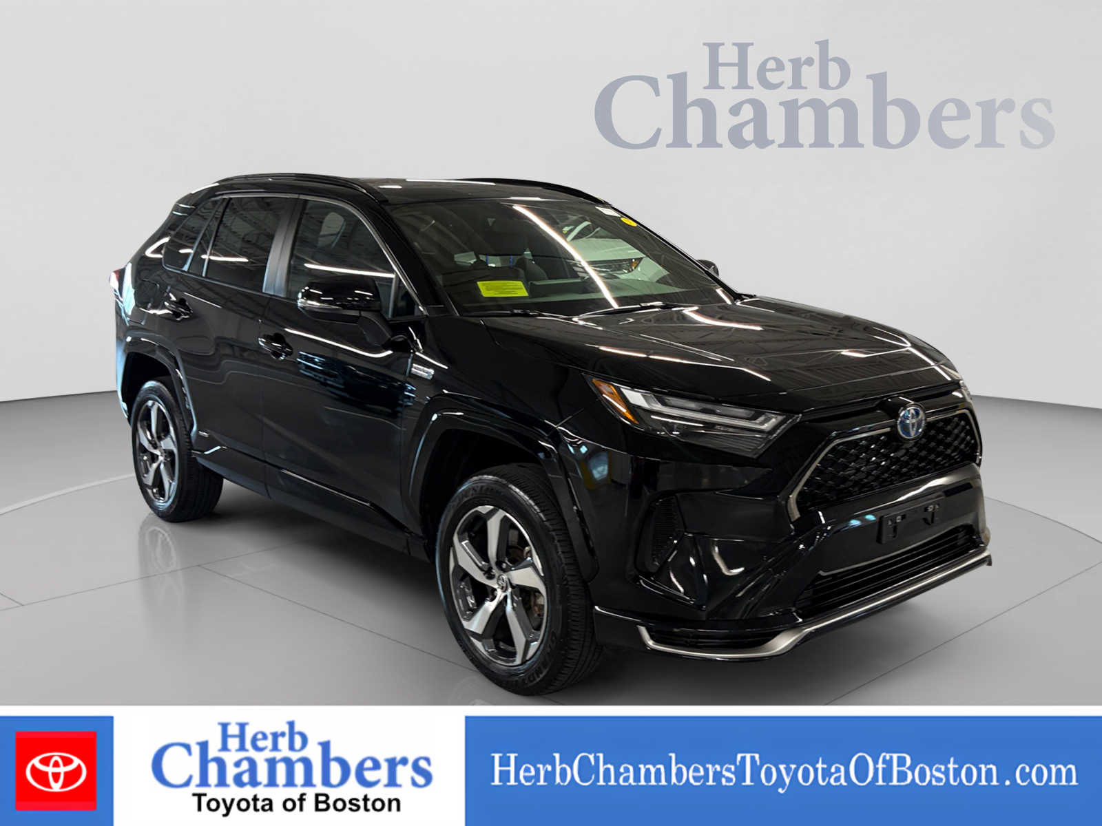 Used 2024 Toyota RAV4 SE w/ Weather & Moonroof Package