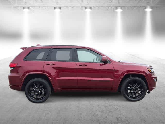 Certified 2022 Jeep Grand Cherokee Laredo X AWD/4WD image 9