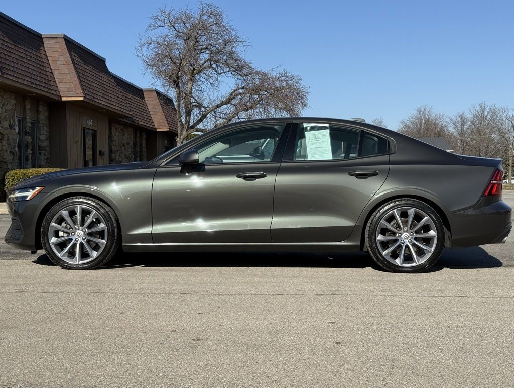 Used 2019 Volvo S60 T5 Momentum w/ Premium Package image 2