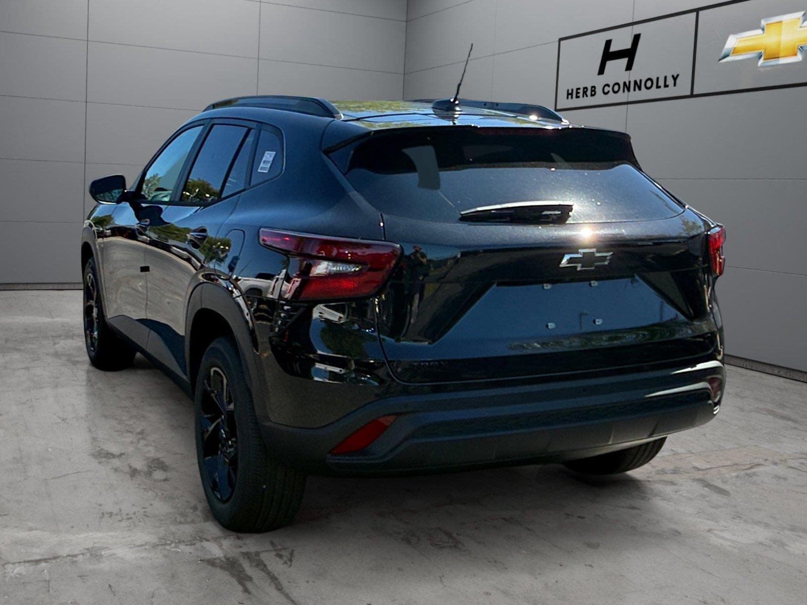 New 2026 Chevrolet Trax LT w/ Driver Confidence Package FWD image 3