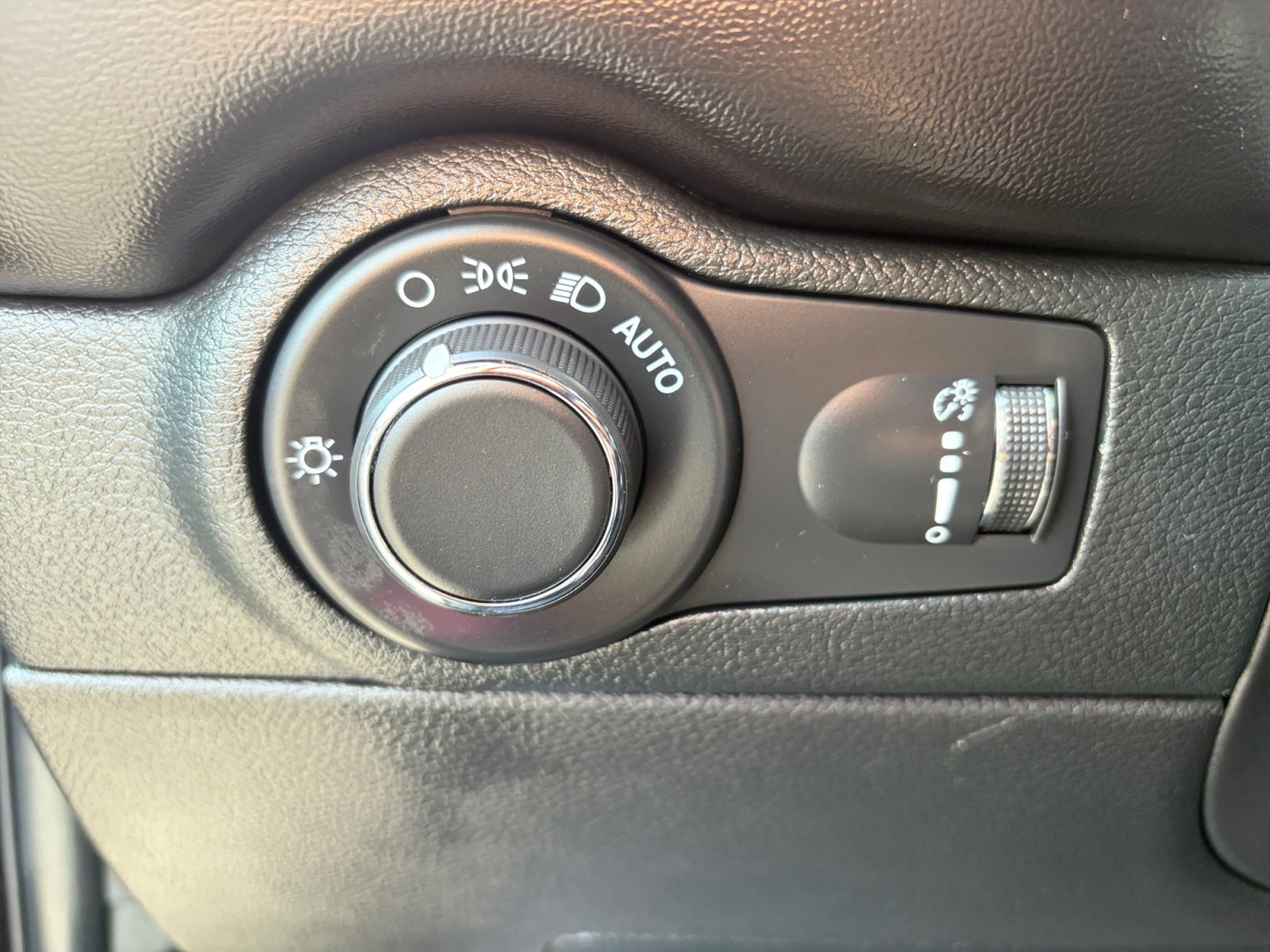 Used 2024 Dodge Durango GT AWD/4WD image 12