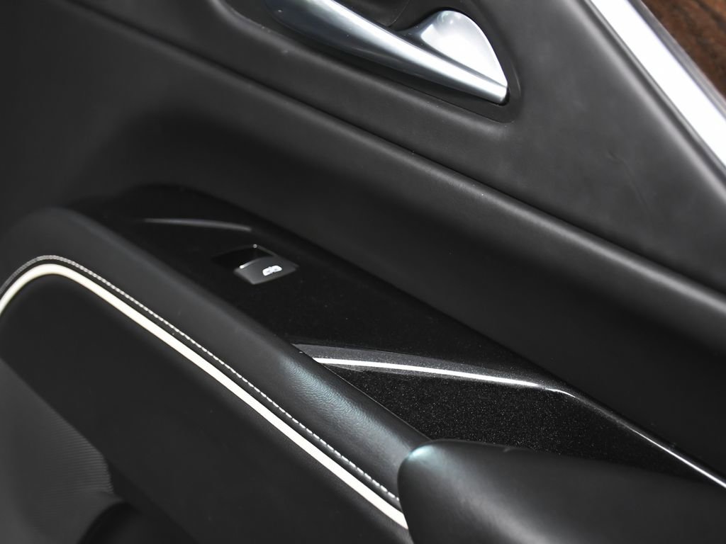 Used 2022 Cadillac Escalade Premium Luxury Platinum image 15