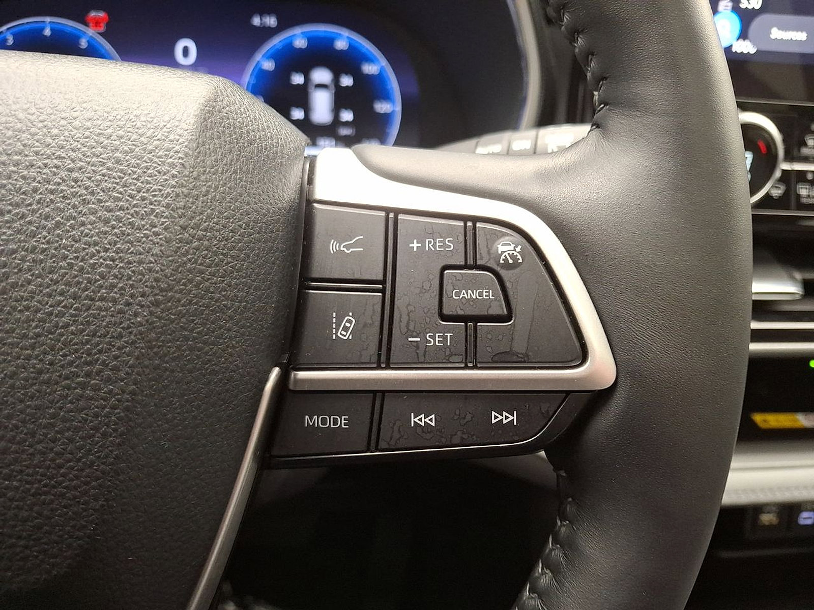 Used 2024 Toyota Highlander Platinum image 18