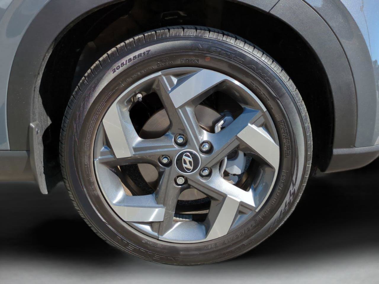 Certified 2024 Hyundai Venue Limited image 18