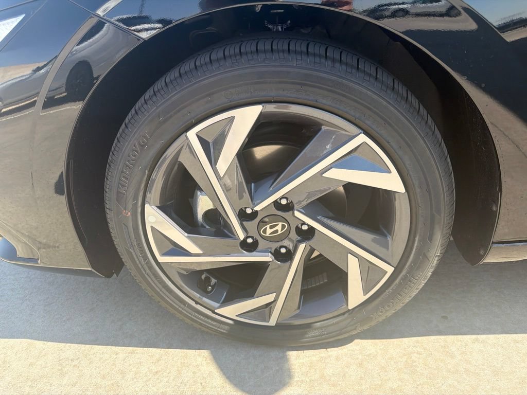 New 2026 Hyundai Elantra Limited FWD image 12