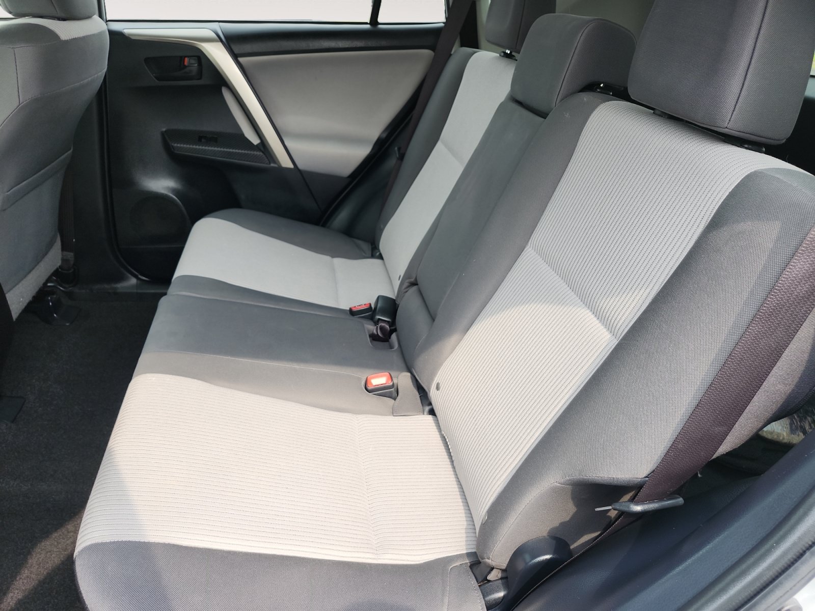 Used 2015 Toyota RAV4 LE FWD image 13