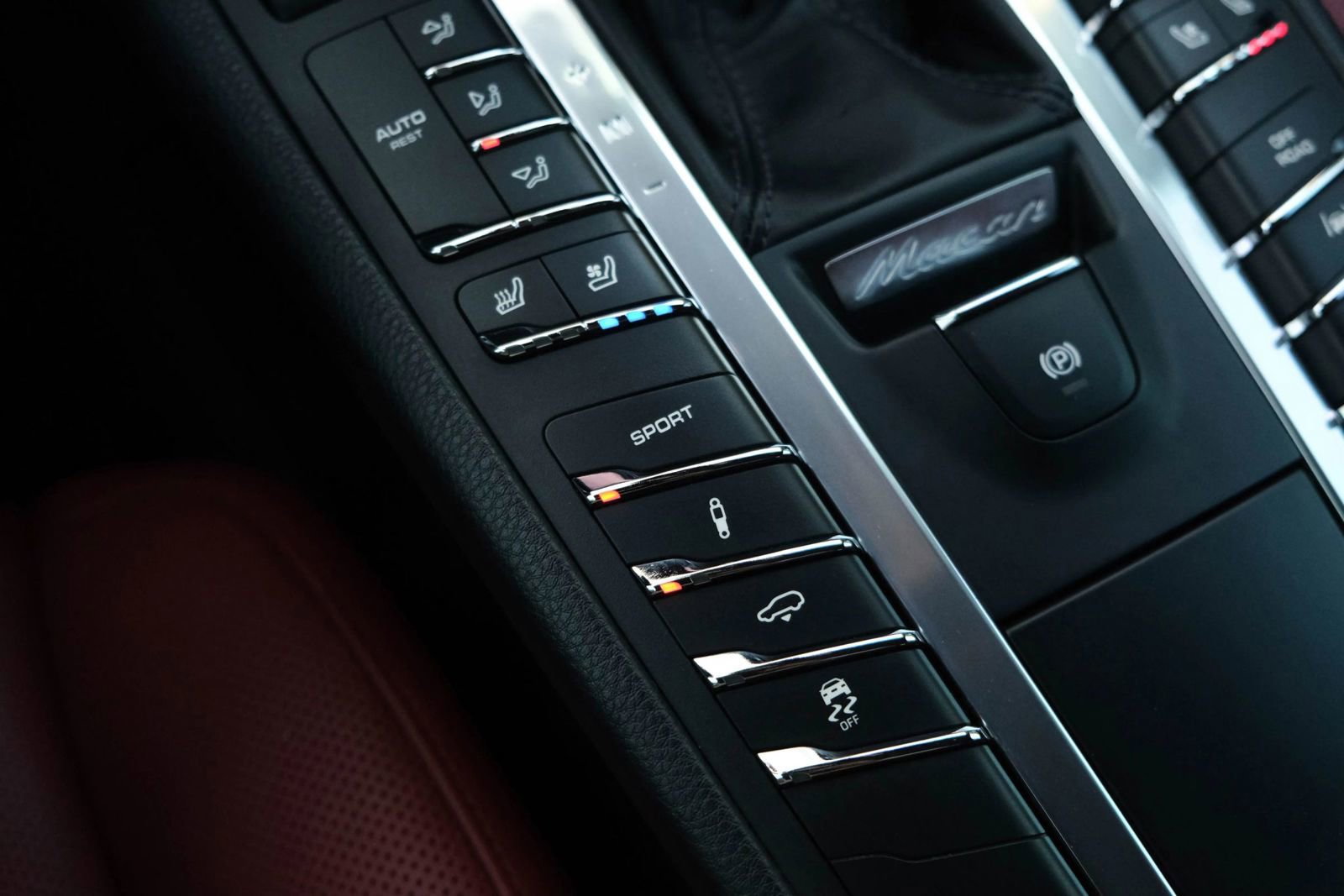 Used 2017 Porsche Macan GTS w/ Premium Package Plus image 32