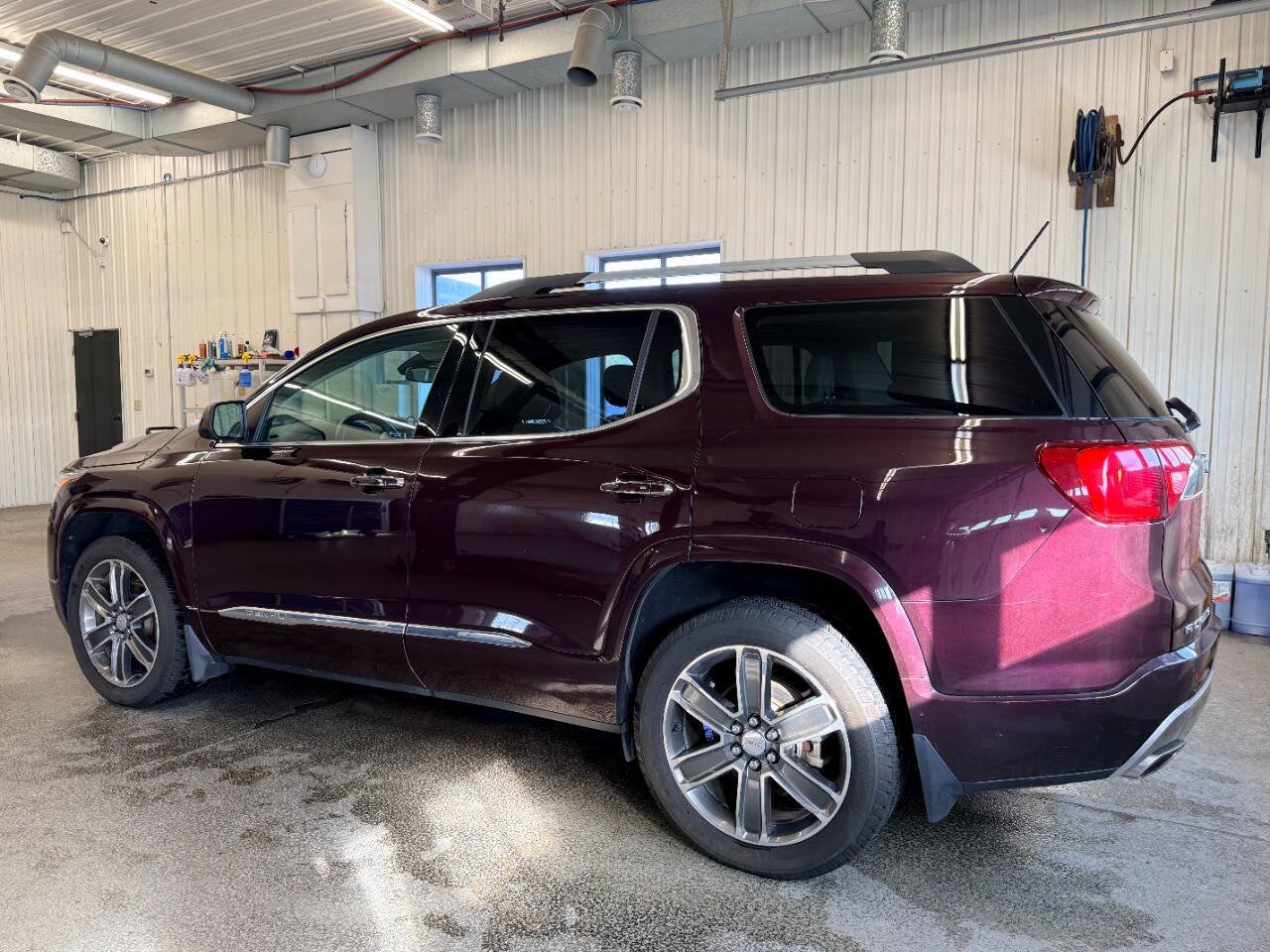 Used 2017 GMC Acadia Denali w/ Technology Package AWD/4WD image 2