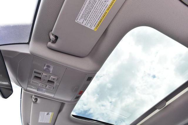 Certified 2025 Volkswagen Jetta SE w/ Sunroof Package FWD image 22