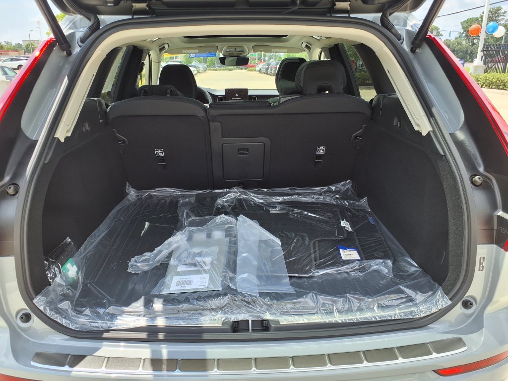 New 2026 Volvo XC60 B5 Plus w/ Protection Package Premier AWD/4WD image 10