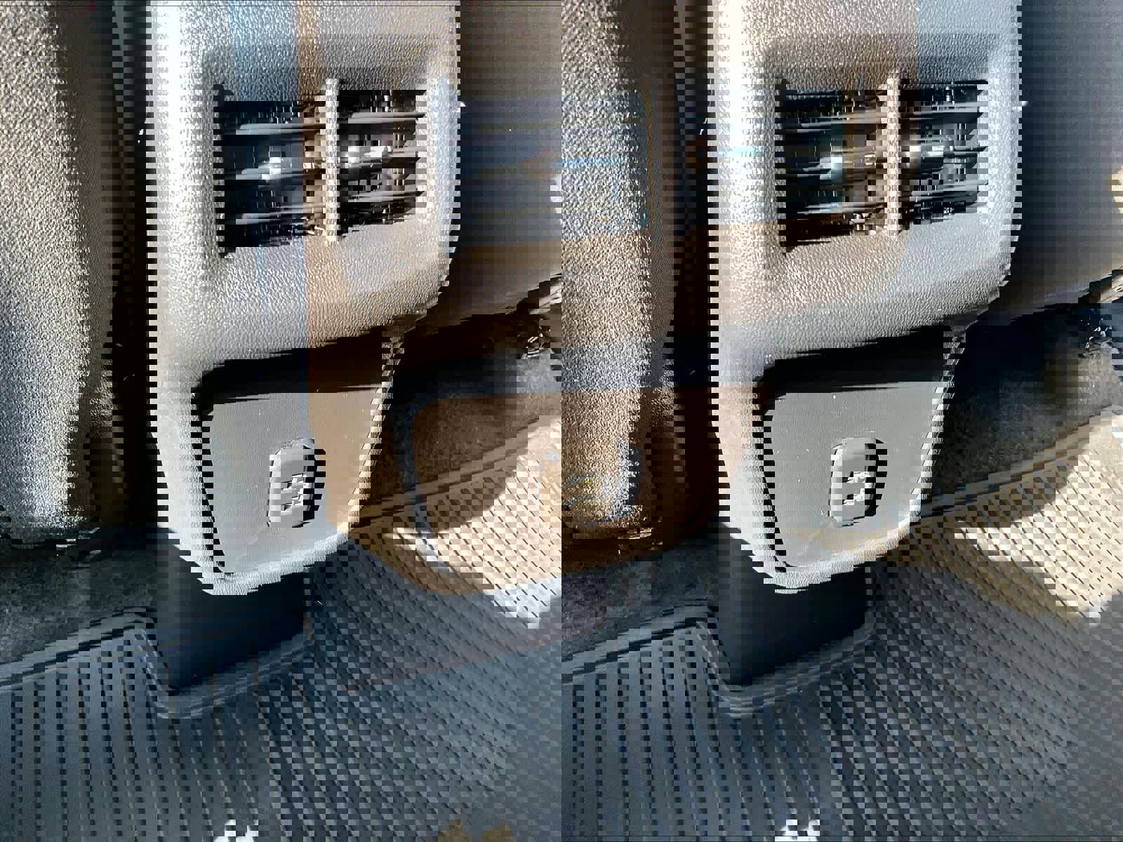 Used 2024 Chevrolet Equinox LT image 28