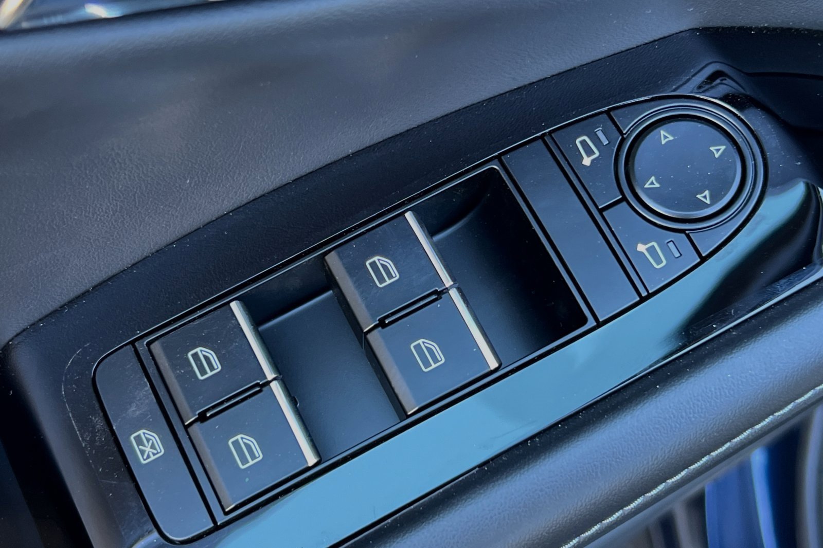 Used 2025 MAZDA CX-30 AWD 2.5 S w/ Preferred Package image 13