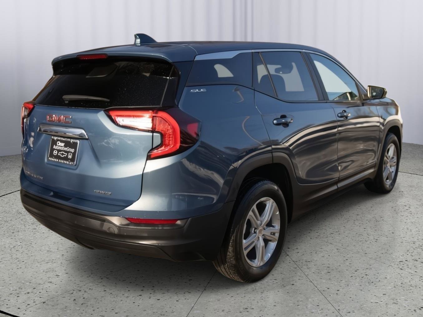 Used 2024 GMC Terrain SLE image 23