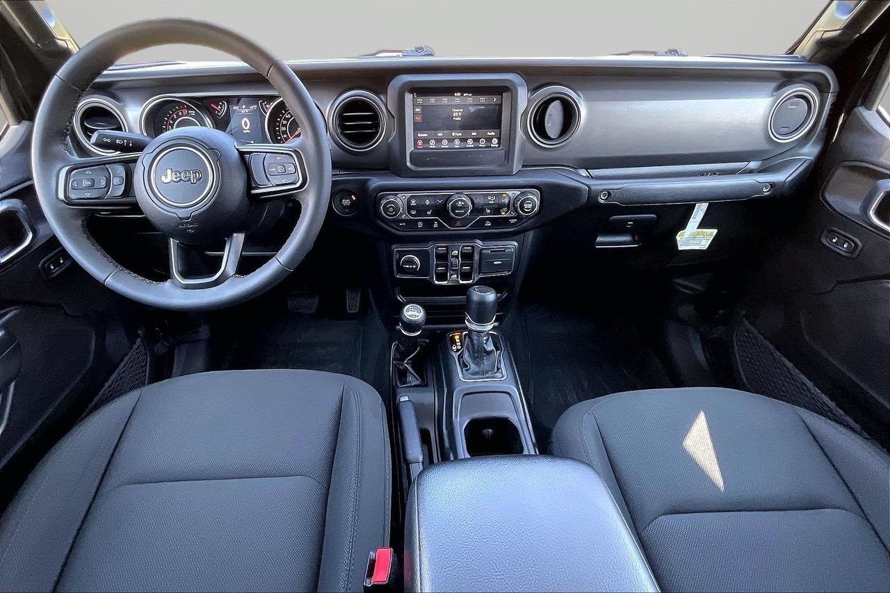 Used 2023 Jeep Gladiator Sport AWD/4WD image 14